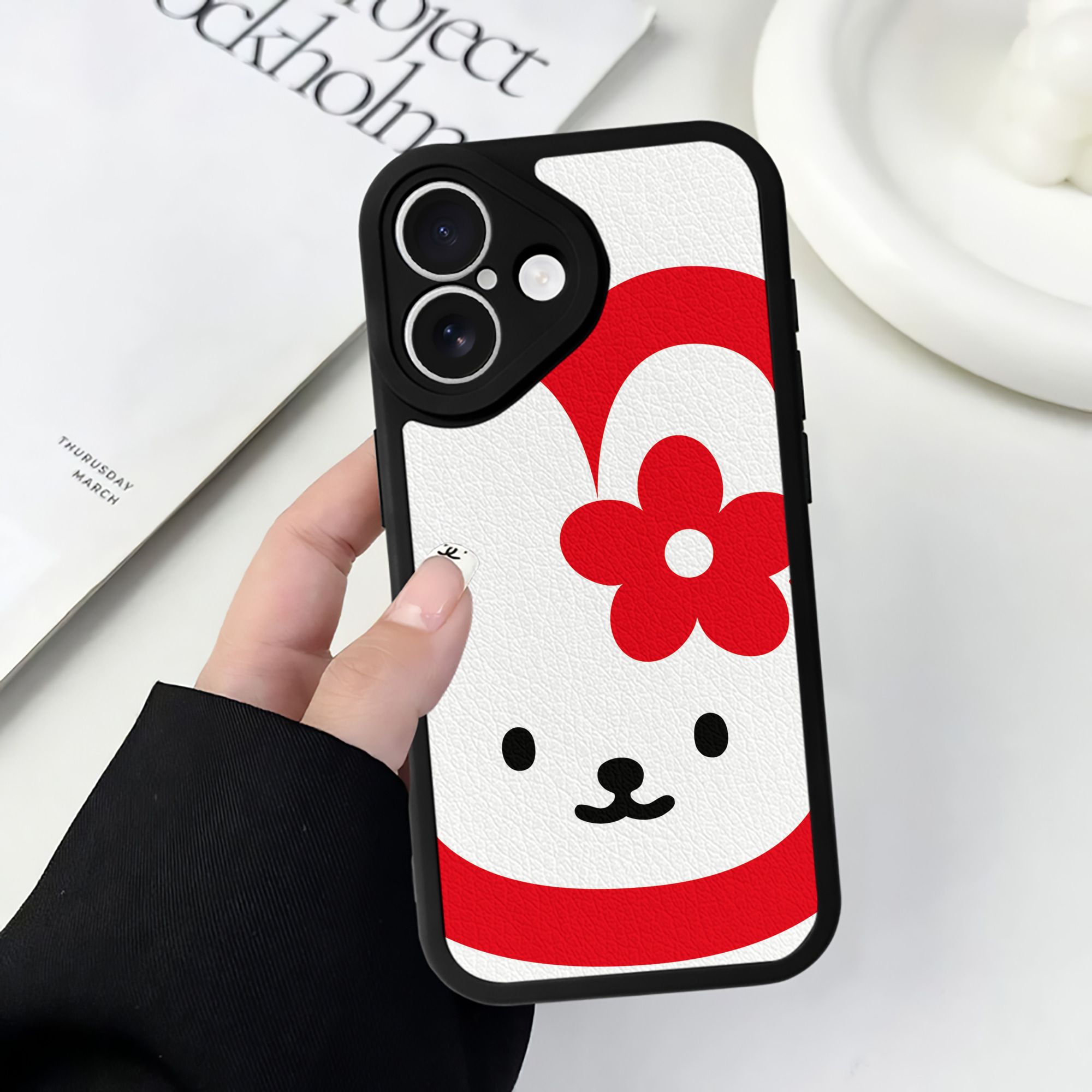 （画像用） Hello Kitty ハローキティ 【iPhone 16シリーズ対応】シリコンスマホケース（レザー調） 材質：シリコン